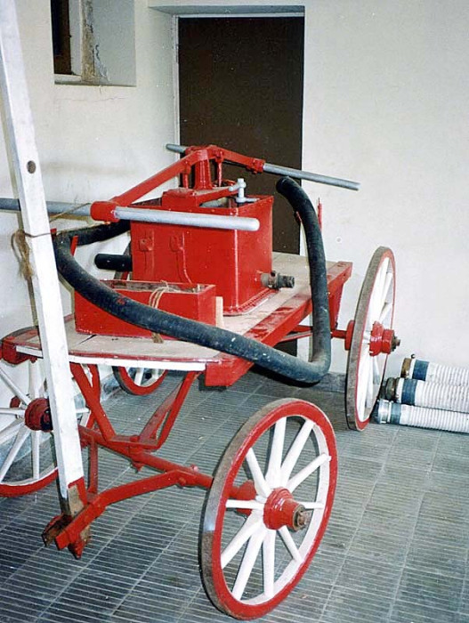 1844 4 man hand pumper 2