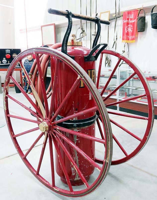 ca. 1890 chemical cart 3