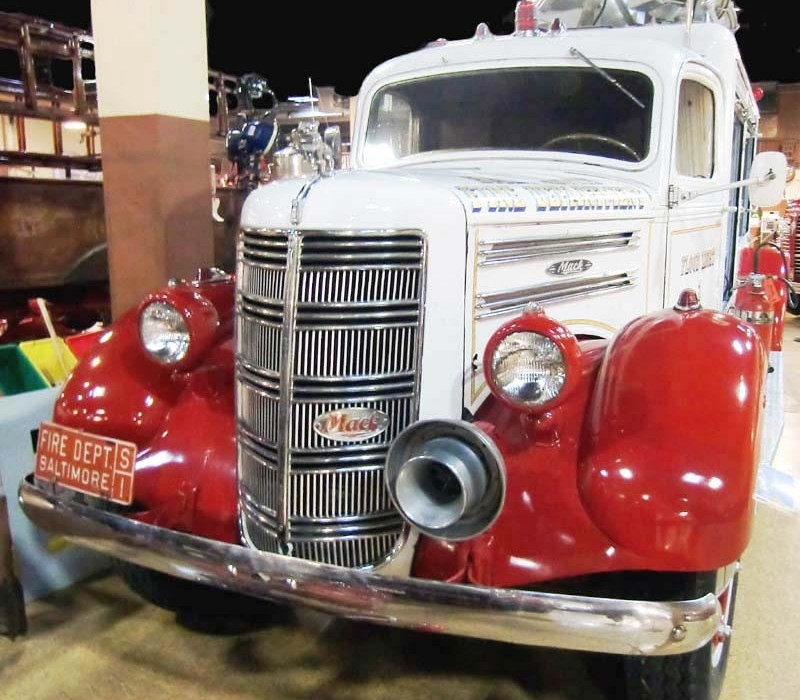 1947 mack flood light wagon 2