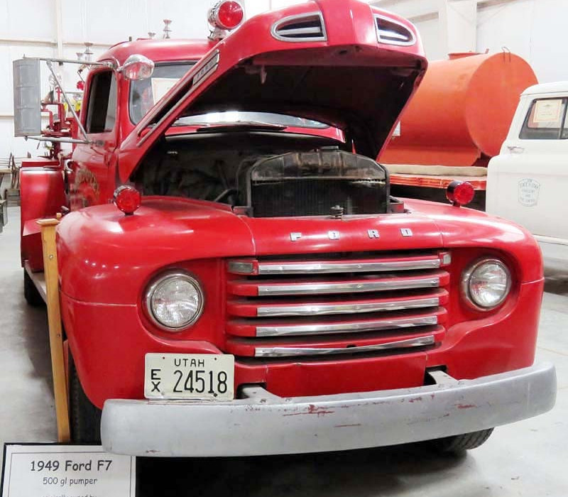 1949 ford f7 500 gl pumper 2