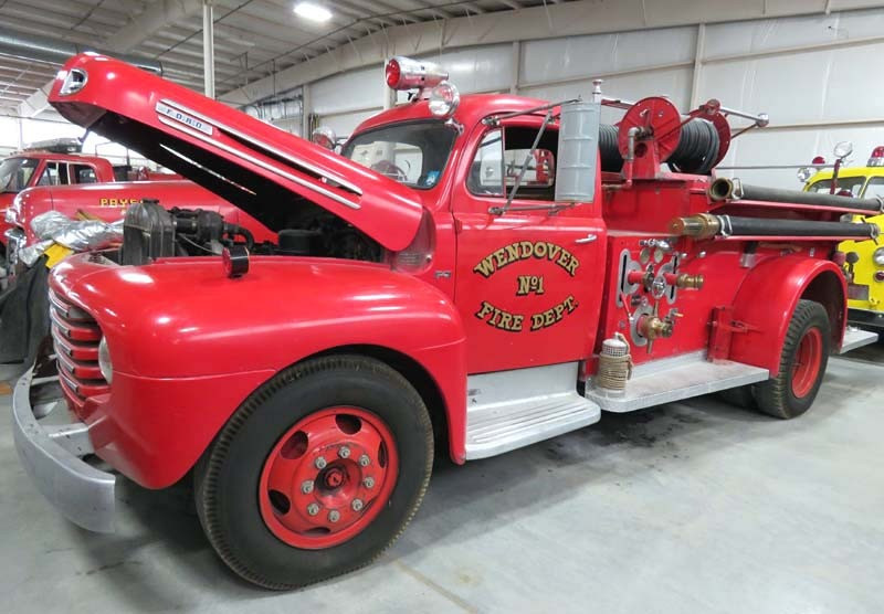 1949 ford f7 500 gl pumper 4