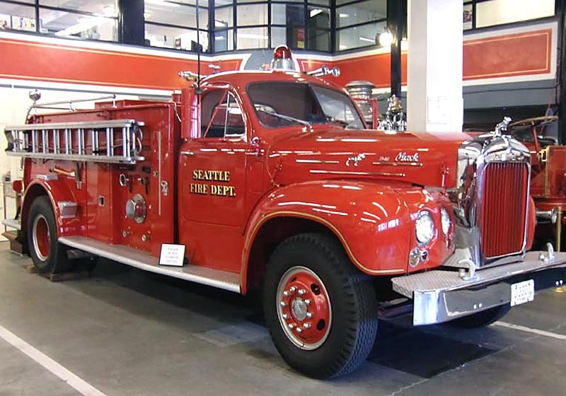 1958 mack 1500 gpm triple combination pumper